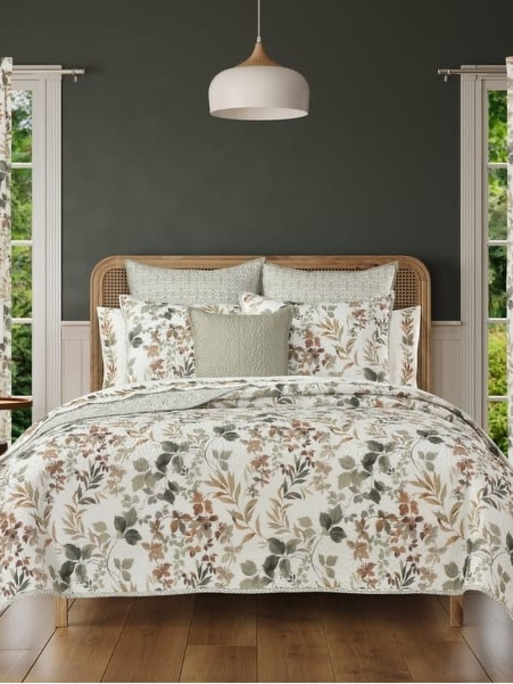 Royal Court Evergreen Quilt Set. -Full/Queen. NWT